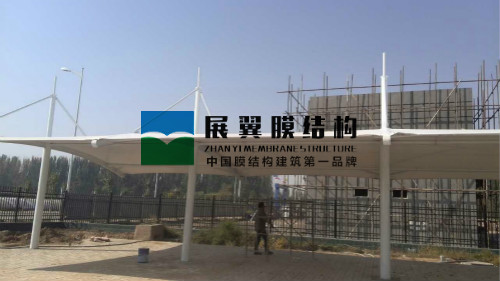 寧夏吳忠膜結(jié)構(gòu)停車(chē)棚工程